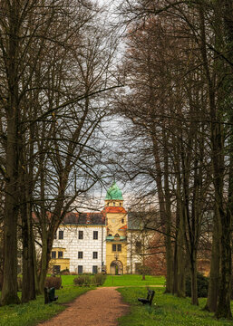 L&aacute;ny Chateau park reflecting historic Czech Republic architecture