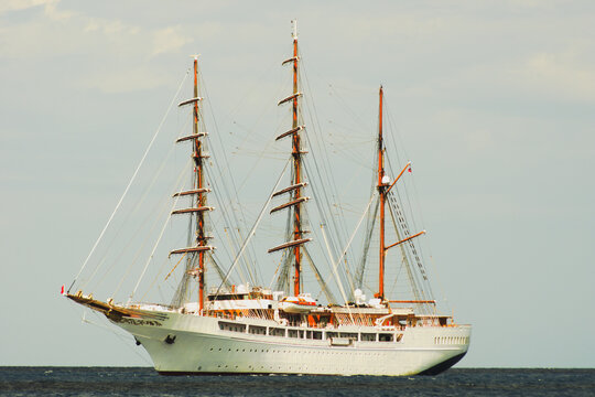 Fantastic luxury sailing ship - Sea sports