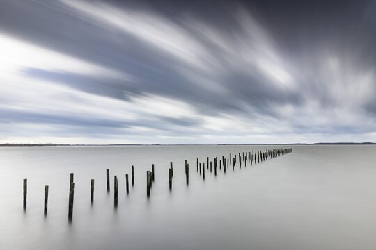 Storm at Lake D&uuml;mmer, jetty, weather, clouds, expanse, long exposure, Lembruch, Lower Saxony, Germany