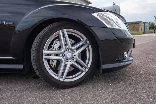 Poland, Turbia - 4th June 2026: The Mercedes S550 Long (W221) - flagship luxury sedan. Powered by a naturally aspirated 5.5L V8 engine, 388 HP (285 kW) and 530 Nm of torque.