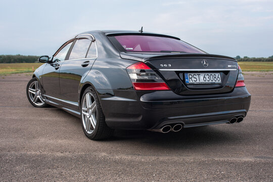 Poland, Turbia - 4th June 2026: The Mercedes S550 Long (W221) - flagship luxury sedan. Powered by a naturally aspirated 5.5L V8 engine, 388 HP (285 kW) and 530 Nm of torque.