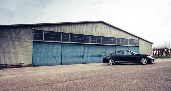 Poland, Turbia - 4th June 2026: The Mercedes S550 Long (W221) - flagship luxury sedan. Powered by a naturally aspirated 5.5L V8 engine, 388 HP (285 kW) and 530 Nm of torque.