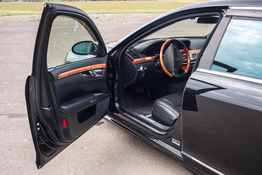 Poland, Turbia - 4th June 2026: The Mercedes S550 Long (W221) - flagship luxury sedan. Powered by a naturally aspirated 5.5L V8 engine, 388 HP (285 kW) and 530 Nm of torque.
