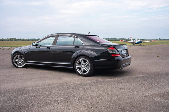 Poland, Turbia - 4th June 2026: The Mercedes S550 Long (W221) - flagship luxury sedan. Powered by a naturally aspirated 5.5L V8 engine, 388 HP (285 kW) and 530 Nm of torque.