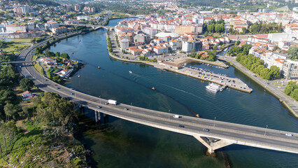 Obraz premium Pontevedra city developing infrastructure along Lerez river