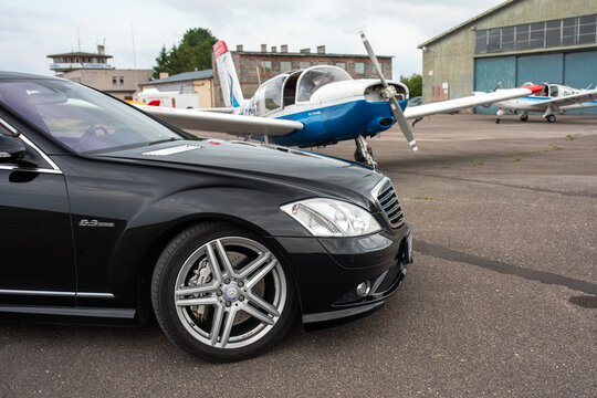 Poland, Turbia - 4th June 2026: The Mercedes S550 Long (W221) - flagship luxury sedan. Powered by a naturally aspirated 5.5L V8 engine, 388 HP (285 kW) and 530 Nm of torque.