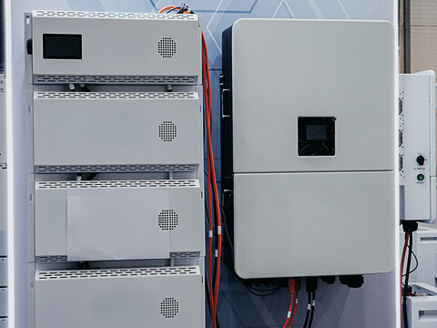 Modern Solar Energy Inverter and Battery Storage System for Sustainable Power Management