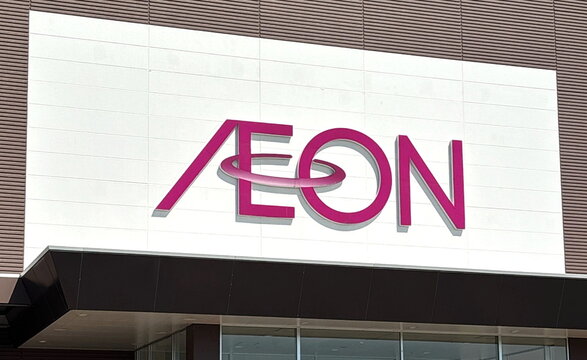 「AEON」イオンの看板_日本のショッピングモール　　Store brands developed by the Aeon Group, with Japan's "Aeon Co., Ltd." at its core.