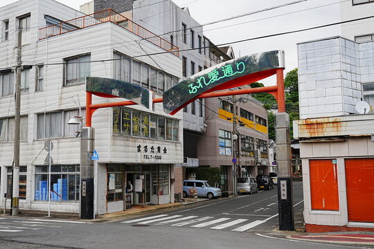 Street view of Iki Fureai-dori Street in Gonoura, Iki Island, Nagasaki, Japan - 日本 長崎県 壱岐島 郷ノ浦 壱岐ふれ愛通り 街並み 商店街
