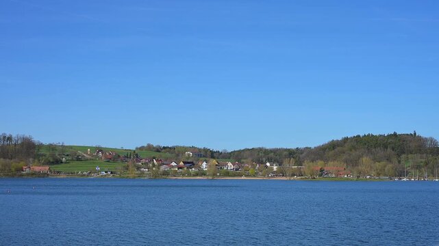 Ein ruhiger See mit Sandstrand, Enderndorf am See, Gro&szlig;er Brombachsee, Fr&auml;nkischen Seenland, Landkreis Wei&szlig;enburg-Gunzenhausen, Mittelfranken, Bayern, Deutschland