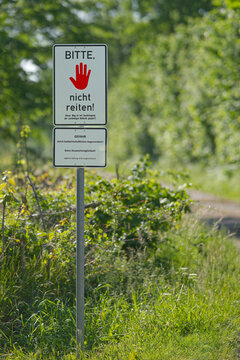 Bitte nicht reiten Schild