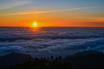 Fototapeta premium Sunrise Above the Clouds at Pico do Arieiro Mountain Peak