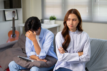 Obraz premium Young Couple Having Argument At Home With Sulking Woman And Pleading Man On Couch