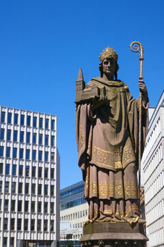 Erzbischof Ansgar von Bremen auf der Trostbr&uuml;cke in Hamburg