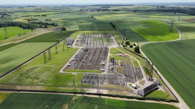Centrale &eacute;lectrique en milieu rural. vue a&eacute;rienne des installations &eacute;lectriques, transformateurs, pyl&ocirc;nes, et cables. Meurthe-et-Moselle, Lorraine France