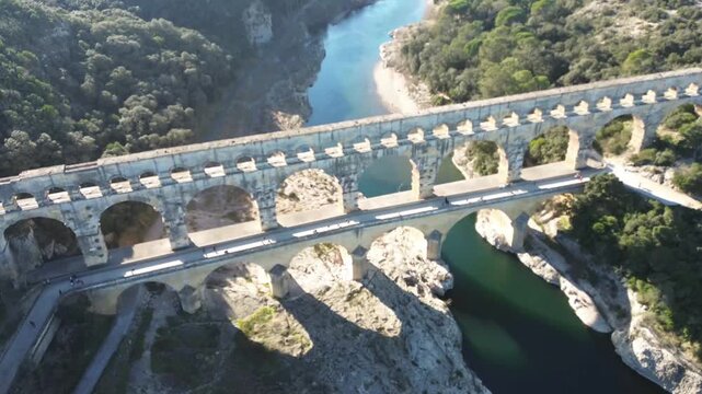 Pont du Gard, c&eacute;l&egrave;bre aqueduc romain et site de l'UNESCO, Occitanie, France