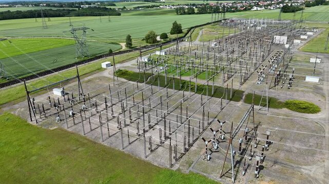 Centrale &eacute;lectrique en milieu rural. vue a&eacute;rienne des installations &eacute;lectriques, transformateurs, pyl&ocirc;nes, et cables. Meurthe-et-Moselle, Lorraine France