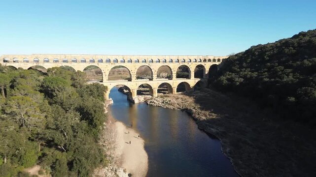 Pont du Gard, c&eacute;l&egrave;bre aqueduc romain et site de l'UNESCO, Occitanie, France