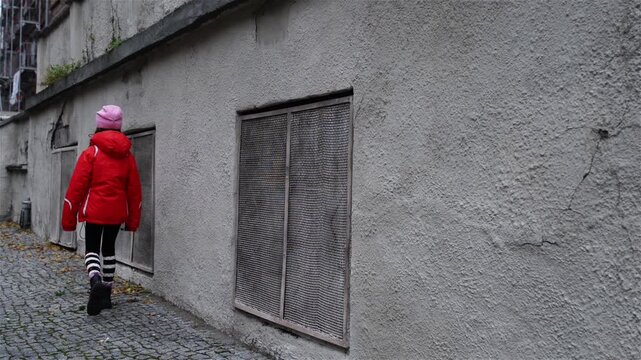 Little girl goes on cobbled pavement