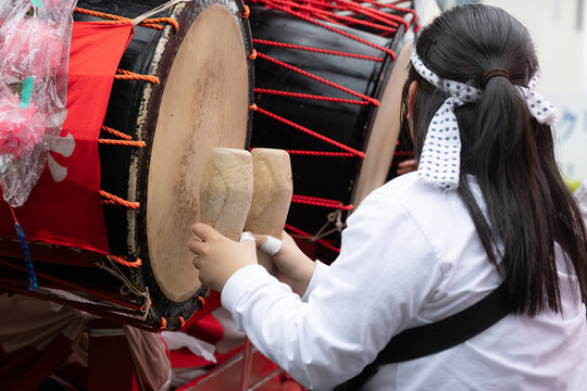 日本の祭り多川稲荷神社初午まつり火伏せの虎舞につく山車の太鼓