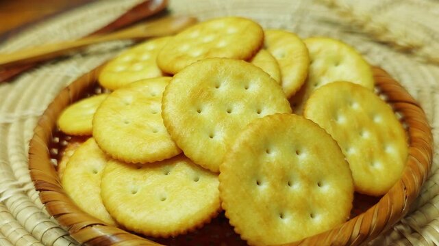 Fresh, round crackers in a basket.