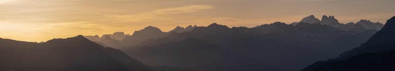 Obraz premium sunrise over the swiss mountains