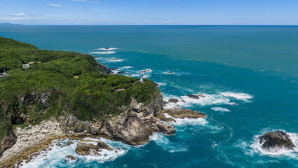 Fototapeta premium 高知県・足摺岬灯台と岩礁海岸を望む空撮風景