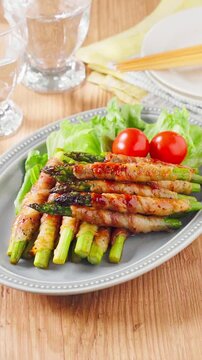 グリーンアスパラガスの豚バラ肉巻き 甘辛く味付けた家庭料理