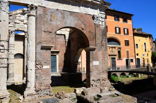 Majestic and well-preserved Marcello Teather and Temples of Apollo and Bellona