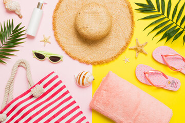 Naklejka premium Composition with stylish beach accessories on colored background, top view. Beach fashion flat lay, summer concept. Trendy colors