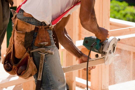 Carpenter cutting bevel with a circular saw