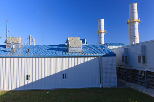 Electric cogeneration plant facility with exhaust stacks