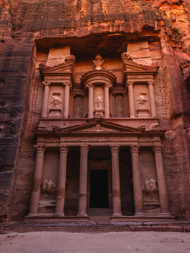 Al Khazneh, The Treasury, in Petra, an UNESCO heritage site of Jordan