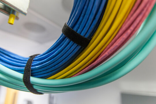 Structured cabling for fiberoptic networks