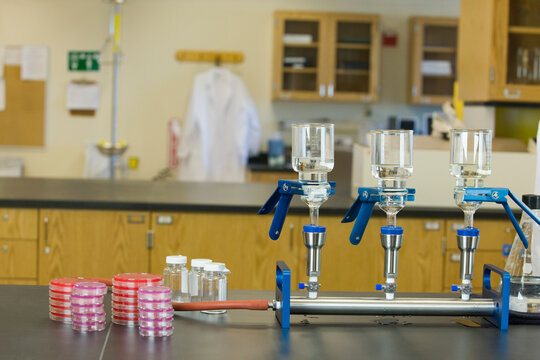 Filter apparatus and Petri dishes in a laboratory