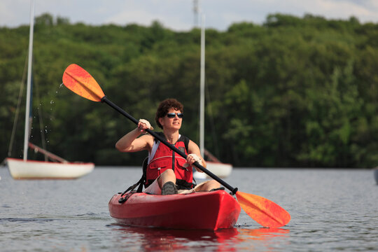 Woman with a Spinal Cord Injury learning how to use a kayak