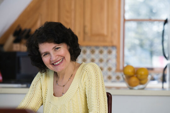 Portrait of a smiling woman smiling