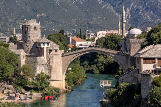 Stari Most, wiederaufgebaute alte Br&uuml;cke, Altstadt, Mostar, Bosnien und Herzegowina, 18.05.2026 < english> Stari Most, reconstructed old bridge, Old Town, Mostar, Bosnia and Herzegovina, May 18, 2026