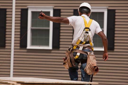 Carpenter pulling a chalk string line