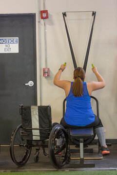 Woman with spinal cord injury working out in a gym
