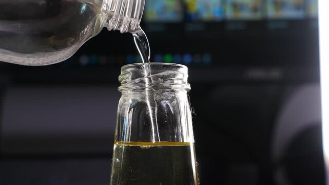 Preparing aroma diffuser liquid with alcohol and essential oil