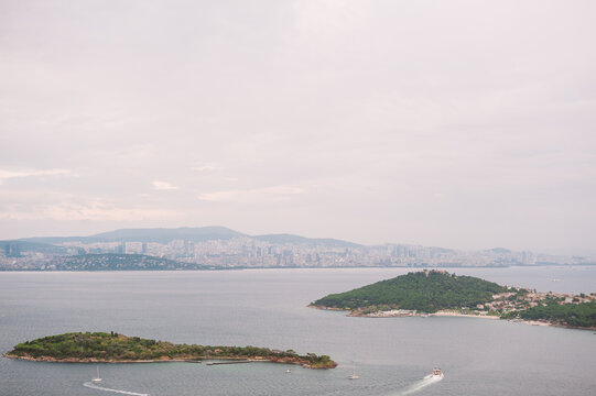 Coastal panorama overlooks bay frames distant skyline