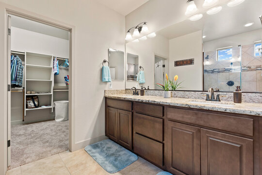 Double sink bathroom vanity with walk-in closet