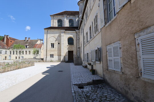 Abbaye Sainte Odile, abbaye b&eacute;n&eacute;dictine, vue de l'ext&eacute;rieur, ville de Baume les Dames, d&eacute;partement du Doubs, France