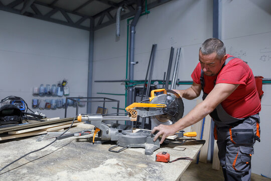 Sawing board on a circular saw