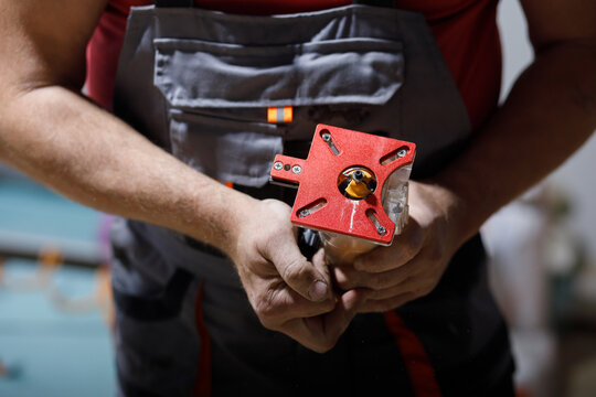 Man holds a milling machine