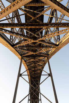 Structural steel geometry of Dom Luis I Bridge underside