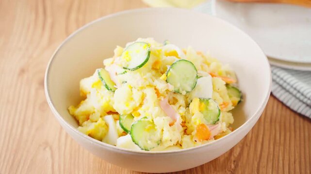 ポテトサラダ きゅうり・ハム・ゆで卵入りの家庭料理