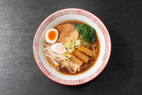 普通のラーメン　Food of soy sauce ramen Japan