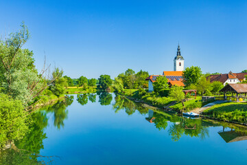 Obraz premium Krka river in small town Kostanjevica na Krki in Slovenia